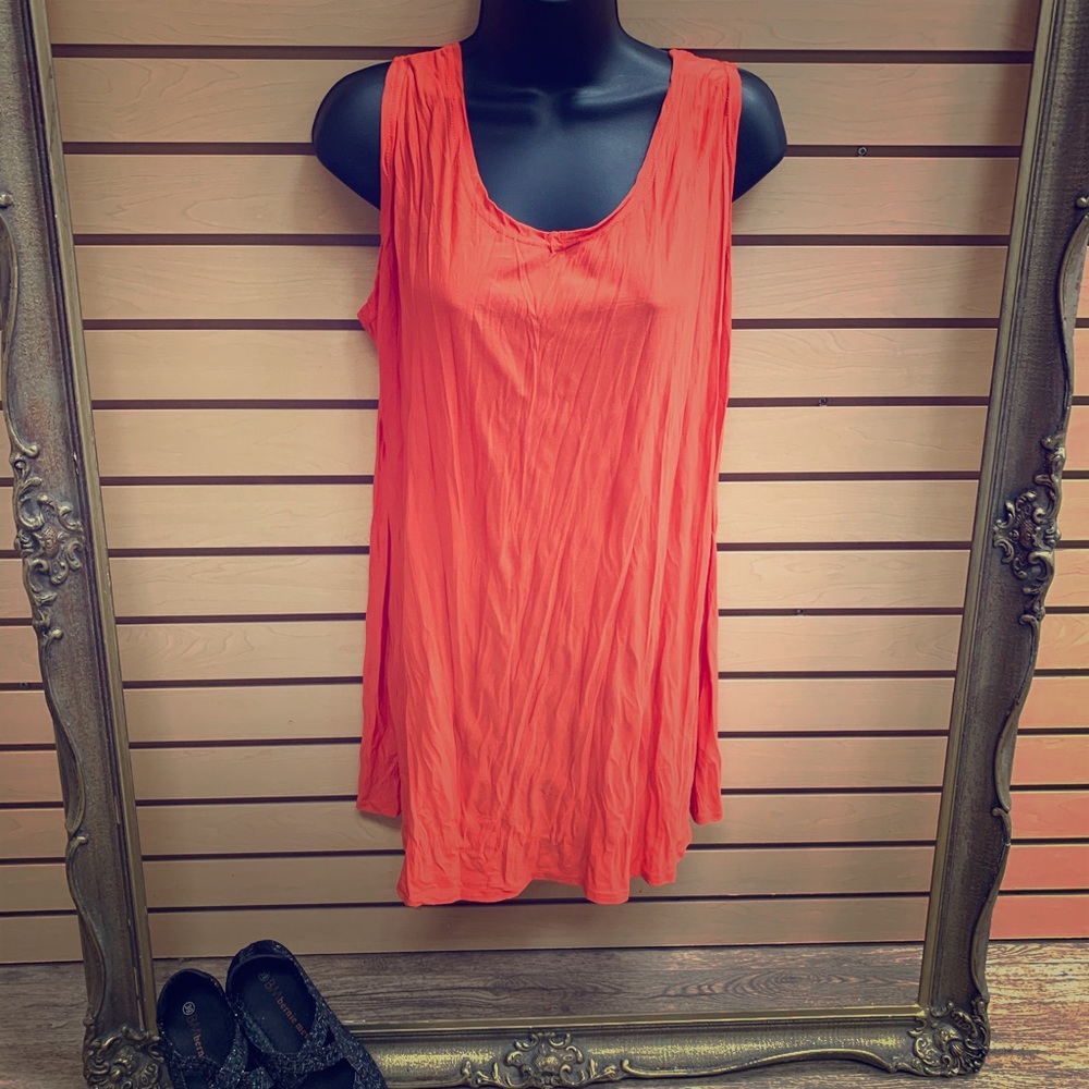 Excellent used condition, coral tank top, Size M